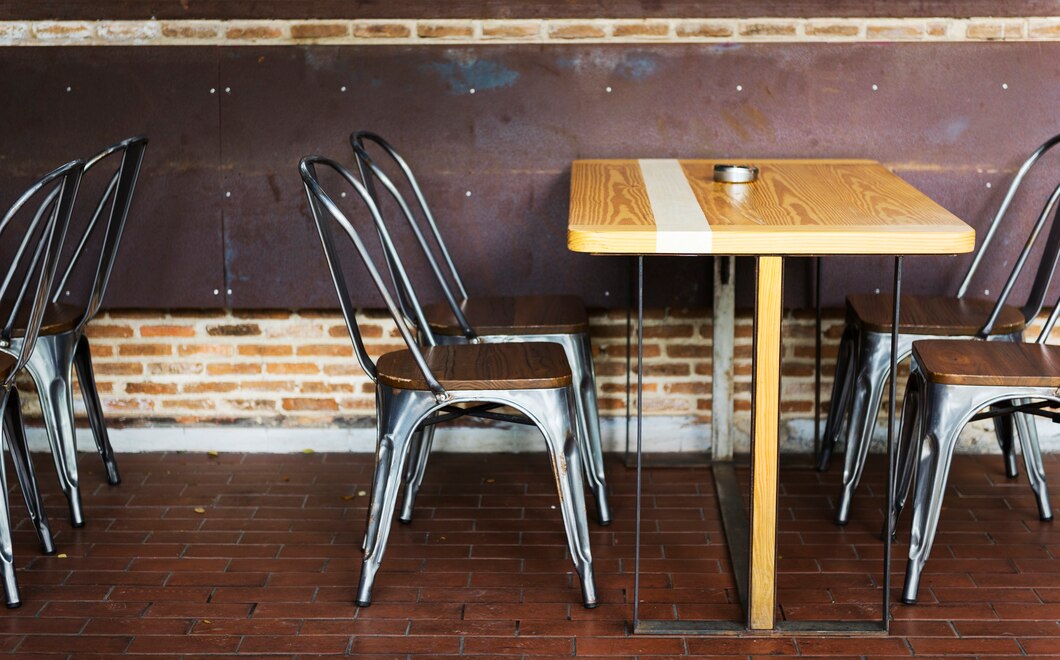 Jak dobrze dobierać krzesła do kawiarni, aby zachować styl i komfort?