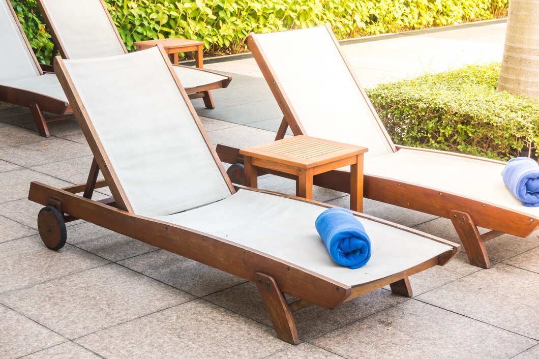 Jak wybrać idealny leżak do ogrodu, plaży lub na taras – poradnik dla miłośników relaksu na świeżym powietrzu
