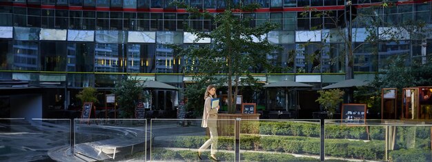 Jakie korzyści niesie ze sobą wynajem biura w nowoczesnym budynku klasy A?